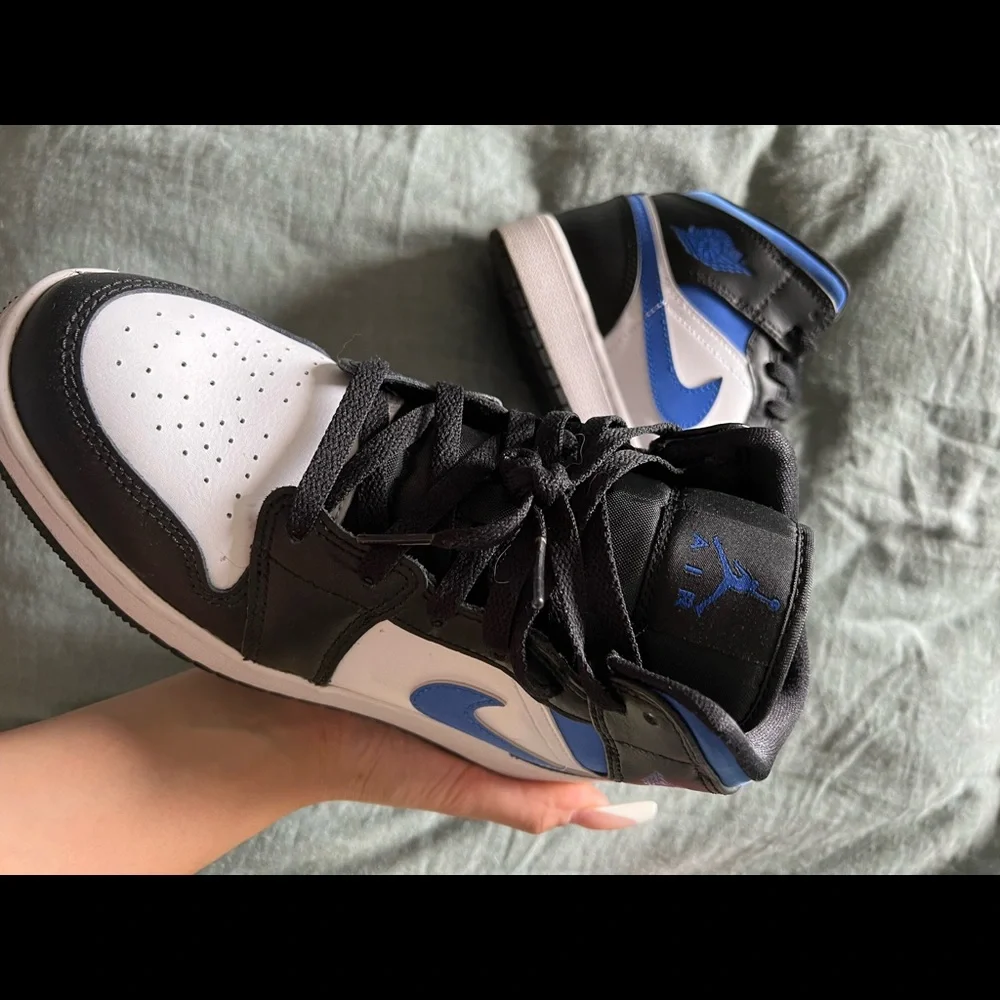 Jordan 1 Mid GS Racer Blue - Picture 1 of 4